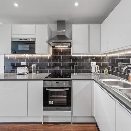 New Apartment 20 Mins From Waterloo London Bp36 Kültér fotó