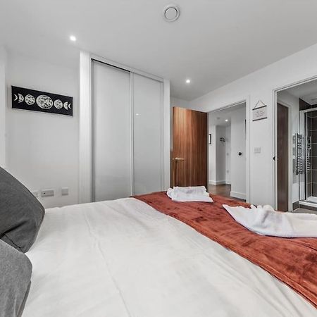 New Apartment 20 Mins From Waterloo London Bp36 Kültér fotó