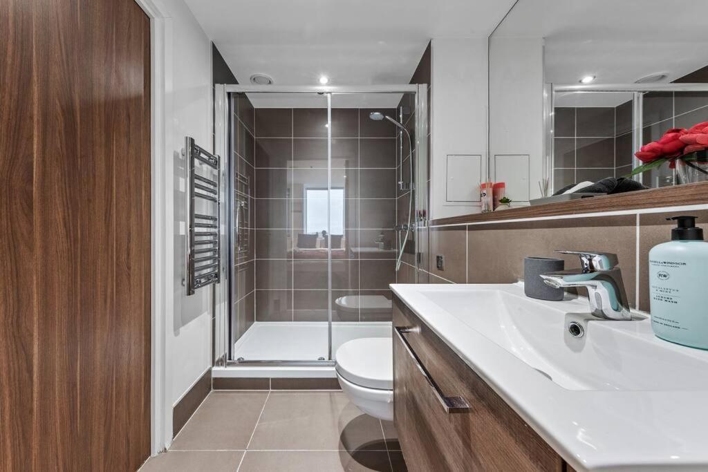 New Apartment 20 Mins From Waterloo London Bp36 Kültér fotó