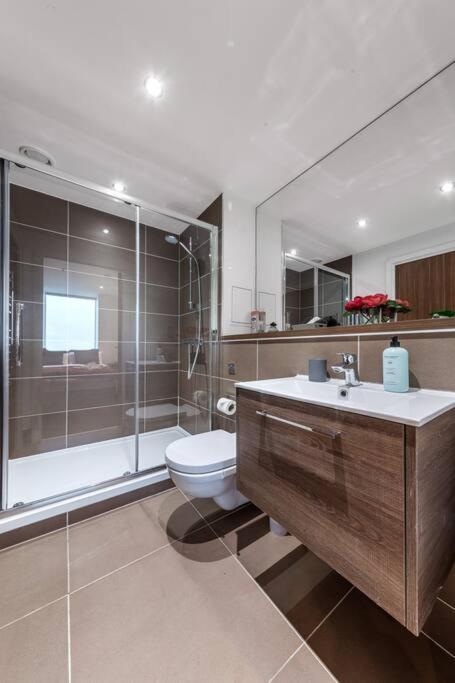 New Apartment 20 Mins From Waterloo London Bp36 Kültér fotó