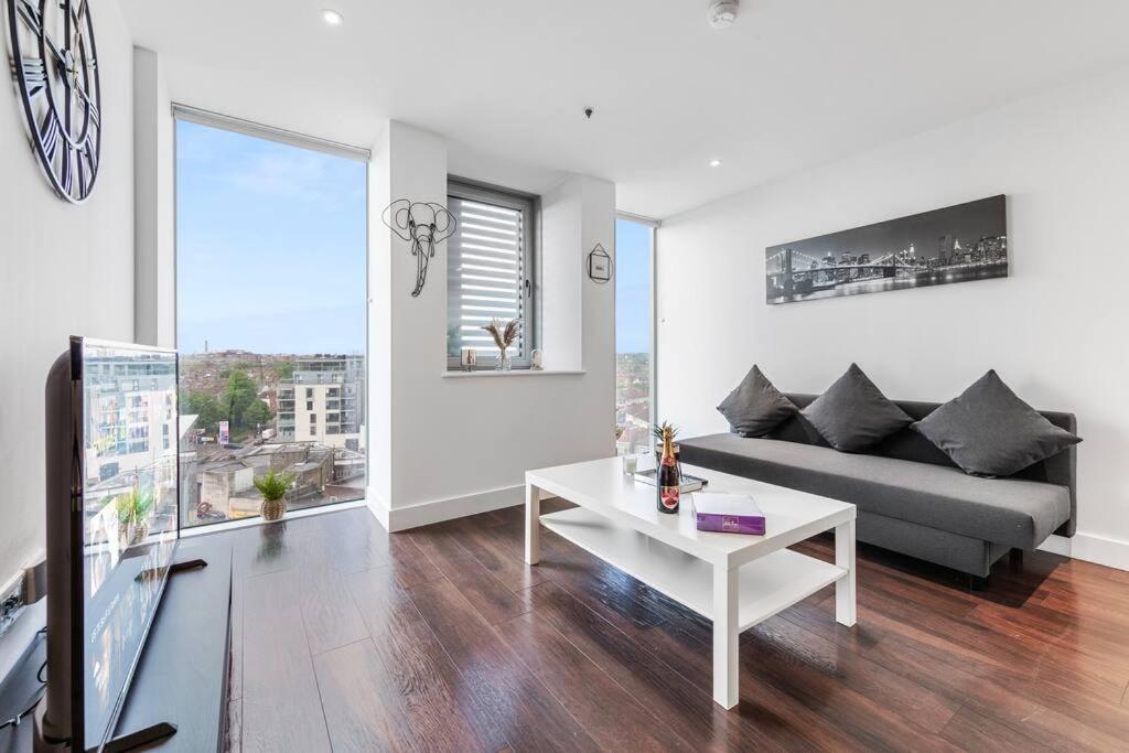 New Apartment 20 Mins From Waterloo London Bp36 Kültér fotó